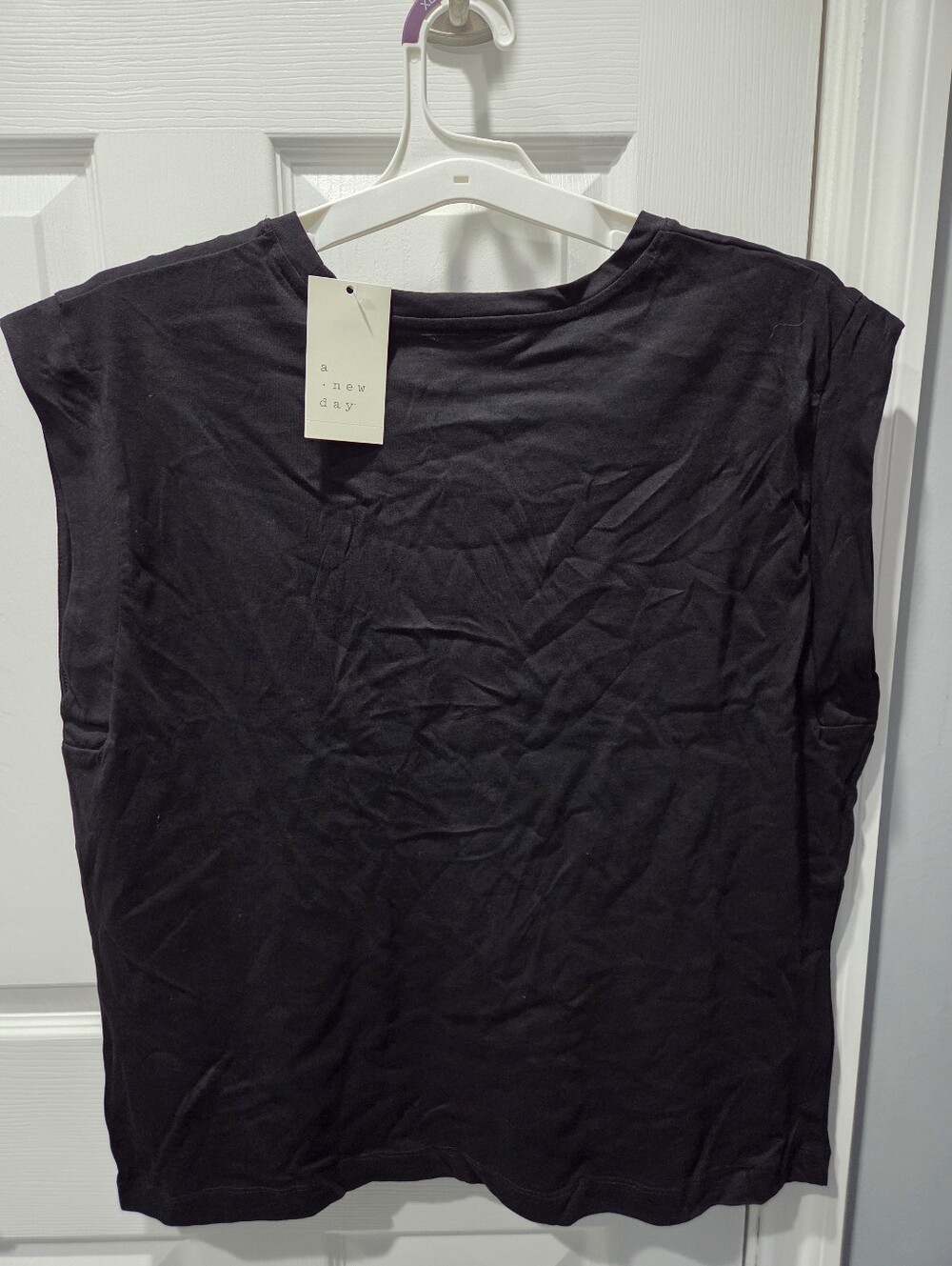 The A New Day Women’s Black Extended Short Sleeve T-Shirt in XL size is a versat
